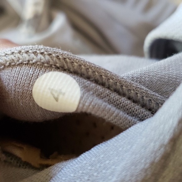 Lululemon floral  tank top size 4. - Picture 5 of 5